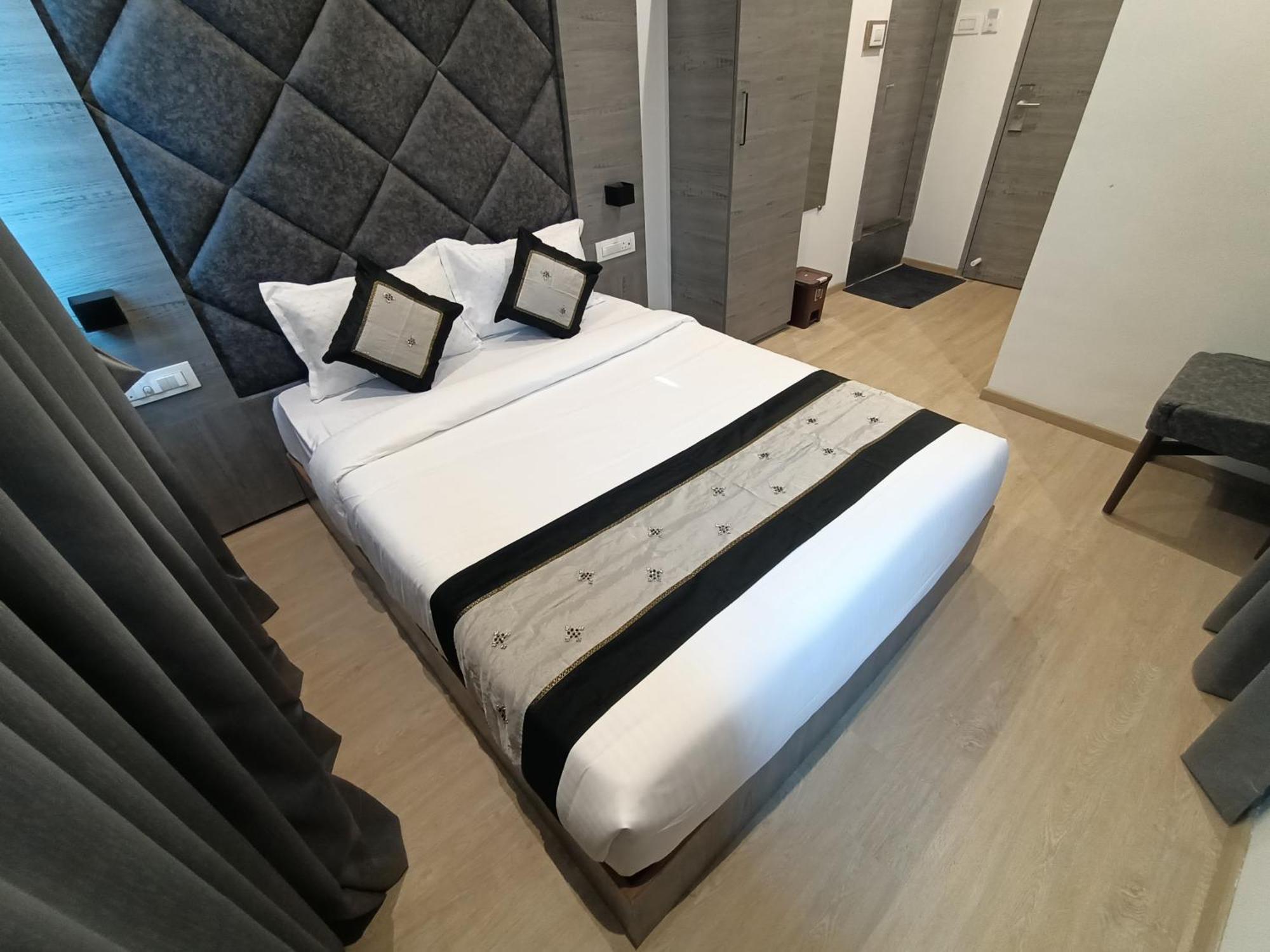 Hotel Beverly Palace Santacruz - Near Bkc - Mumbai Airport T1 Bagian luar foto
