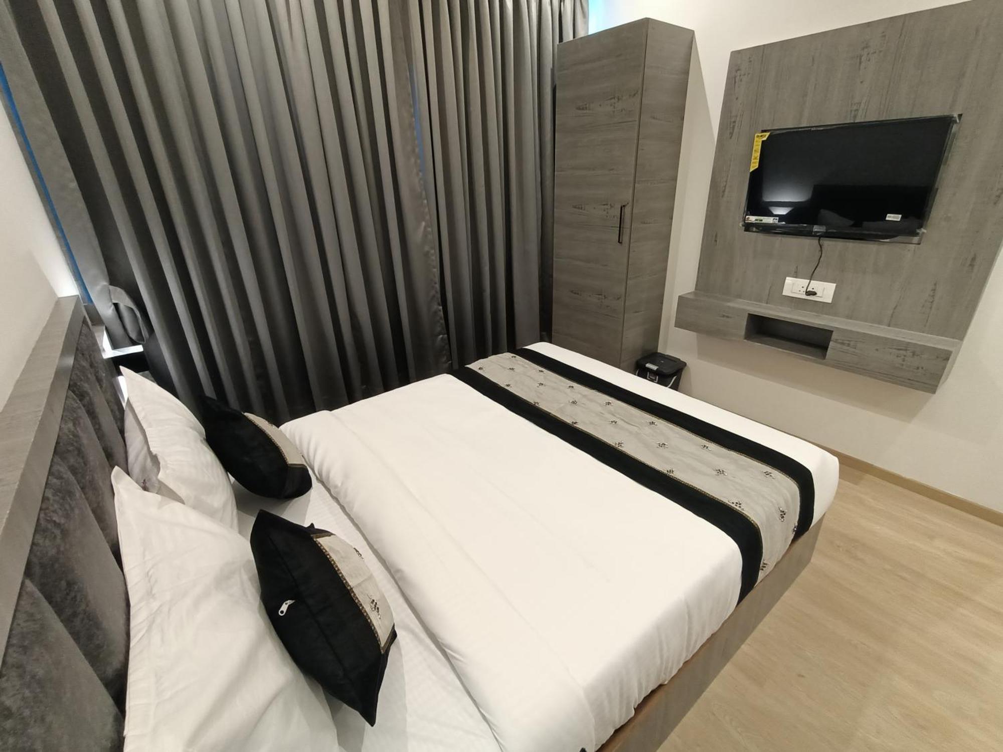 Hotel Beverly Palace Santacruz - Near Bkc - Mumbai Airport T1 Bagian luar foto