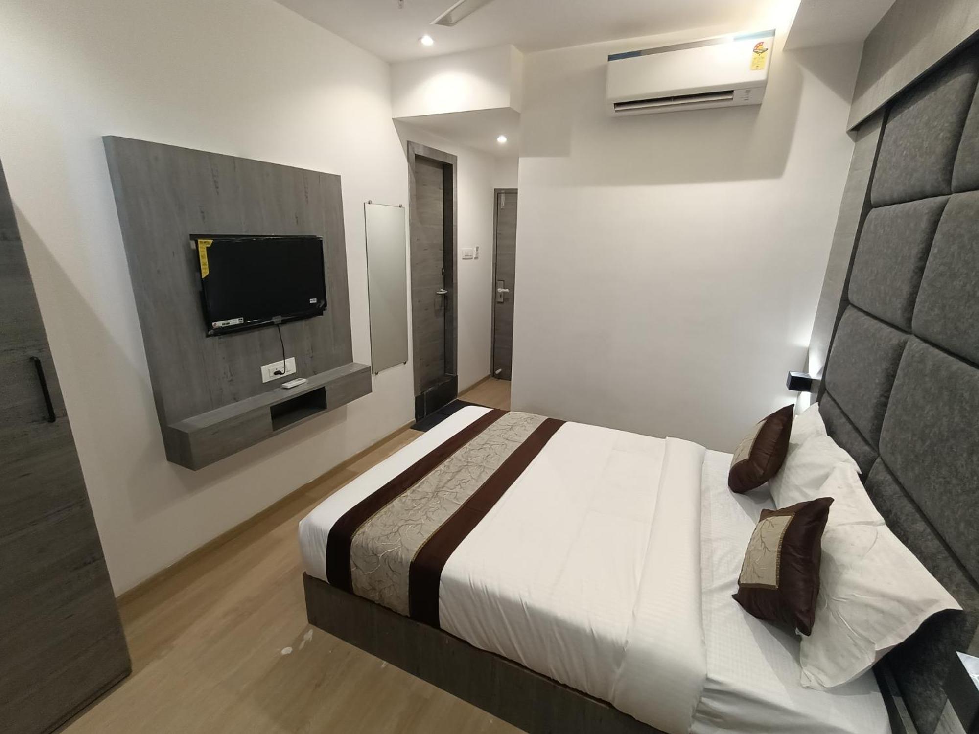 Hotel Beverly Palace Santacruz - Near Bkc - Mumbai Airport T1 Bagian luar foto