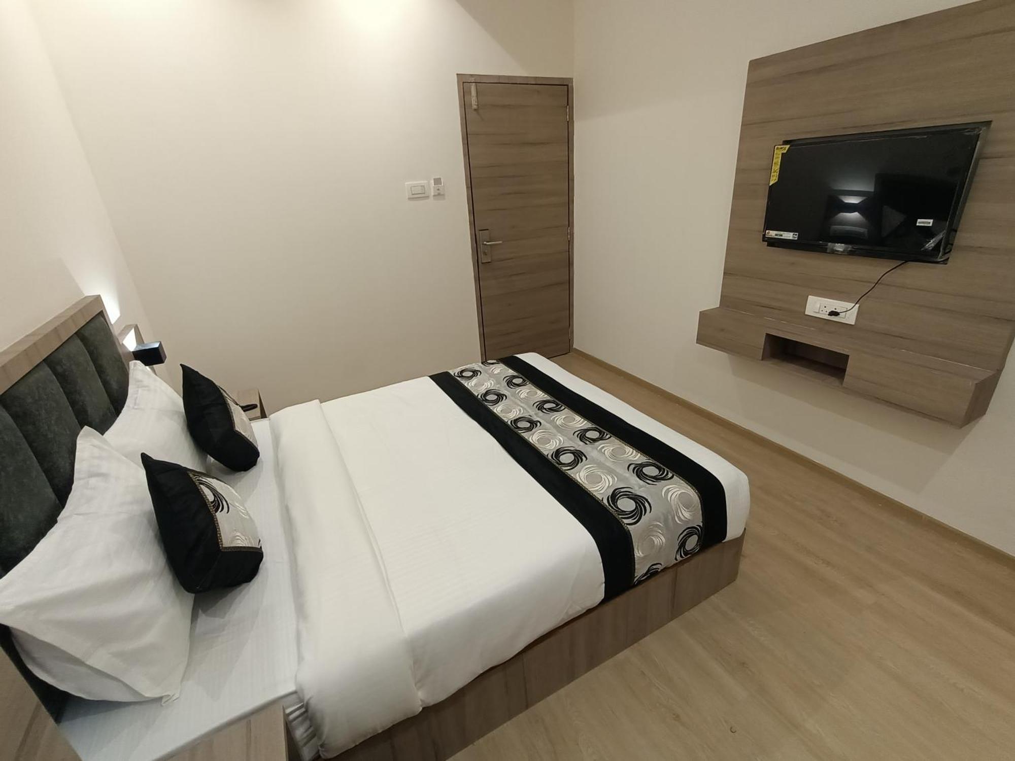 Hotel Beverly Palace Santacruz - Near Bkc - Mumbai Airport T1 Bagian luar foto