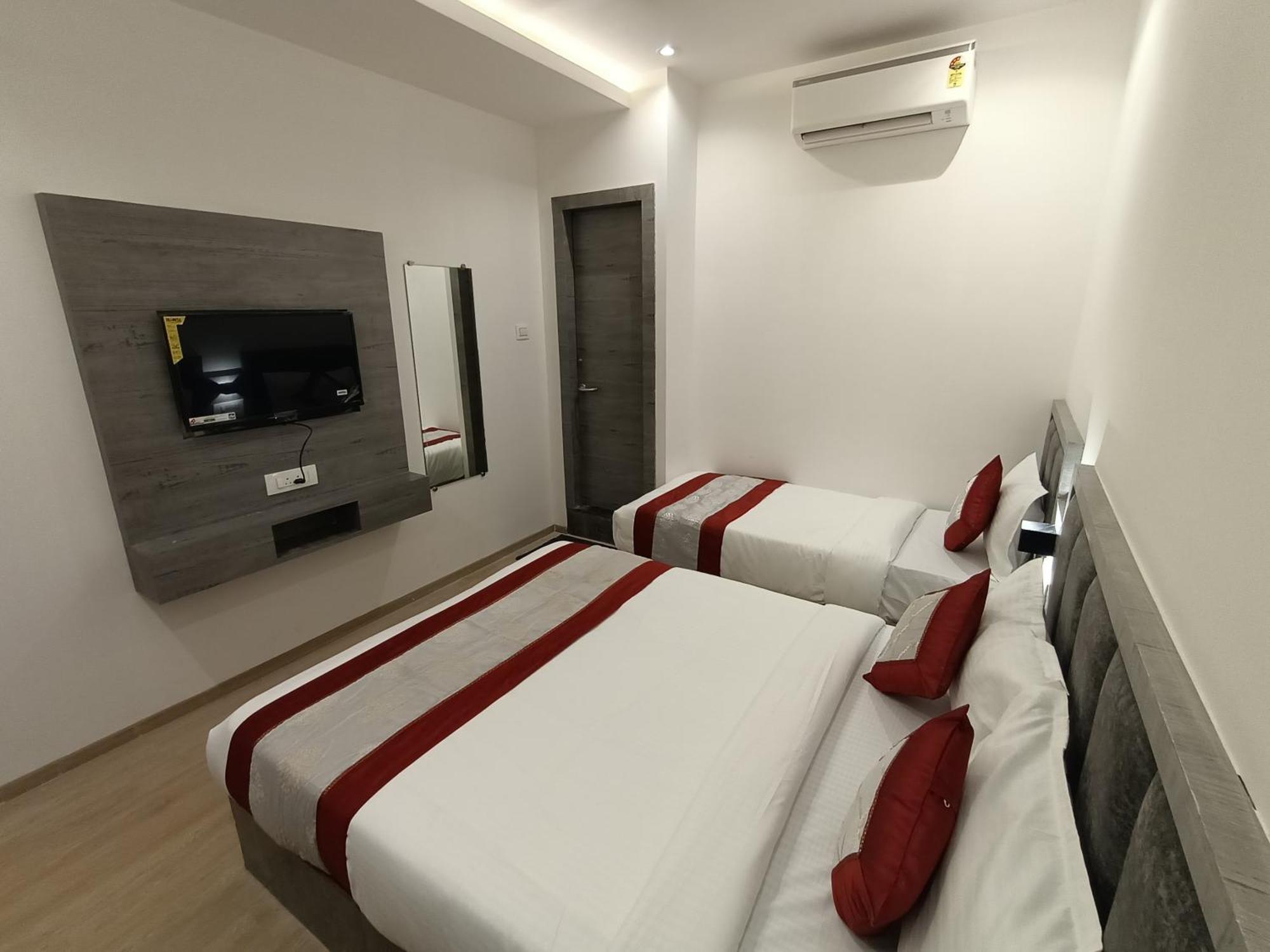 Hotel Beverly Palace Santacruz - Near Bkc - Mumbai Airport T1 Bagian luar foto