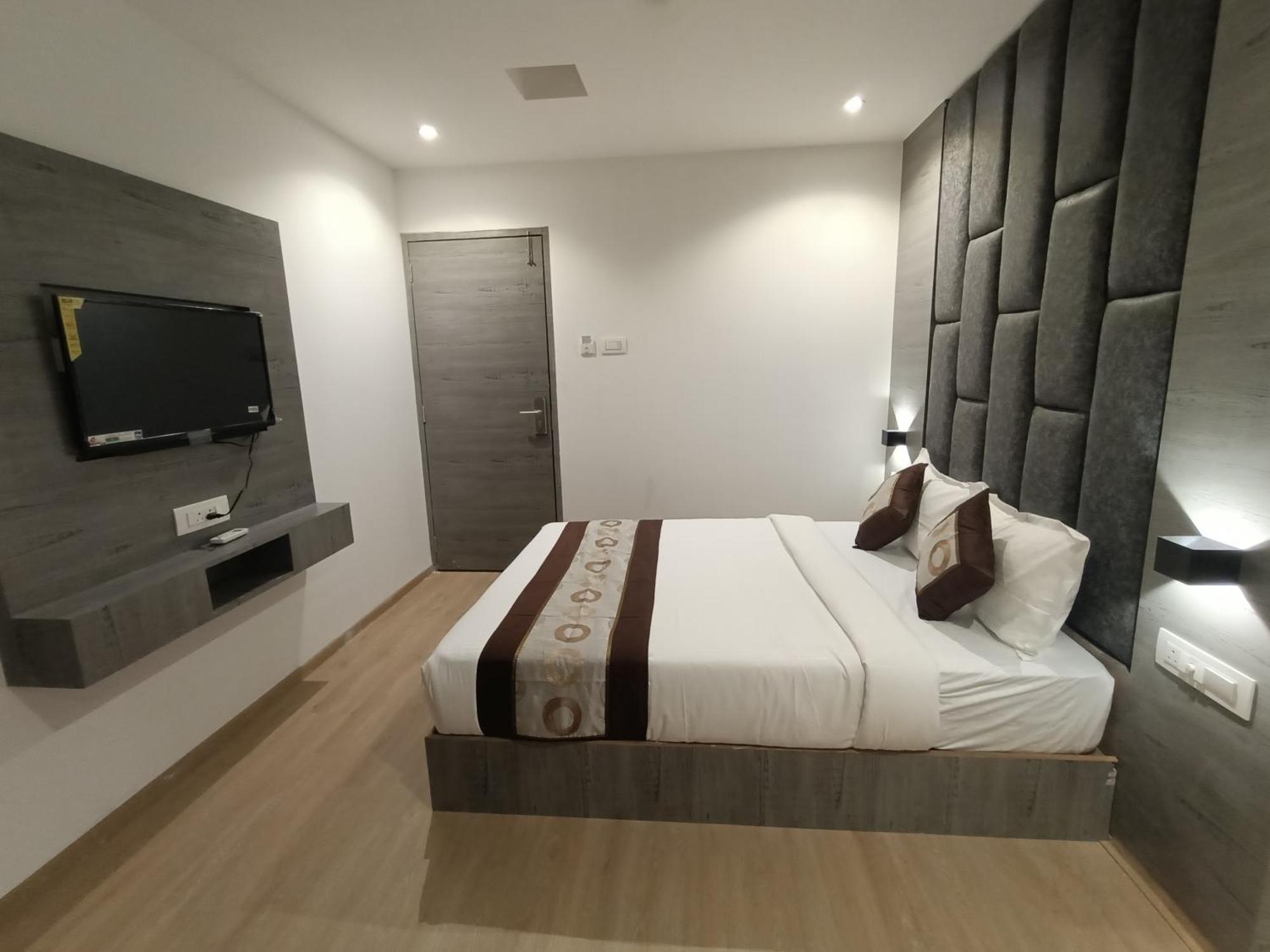 Hotel Beverly Palace Santacruz - Near Bkc - Mumbai Airport T1 Bagian luar foto