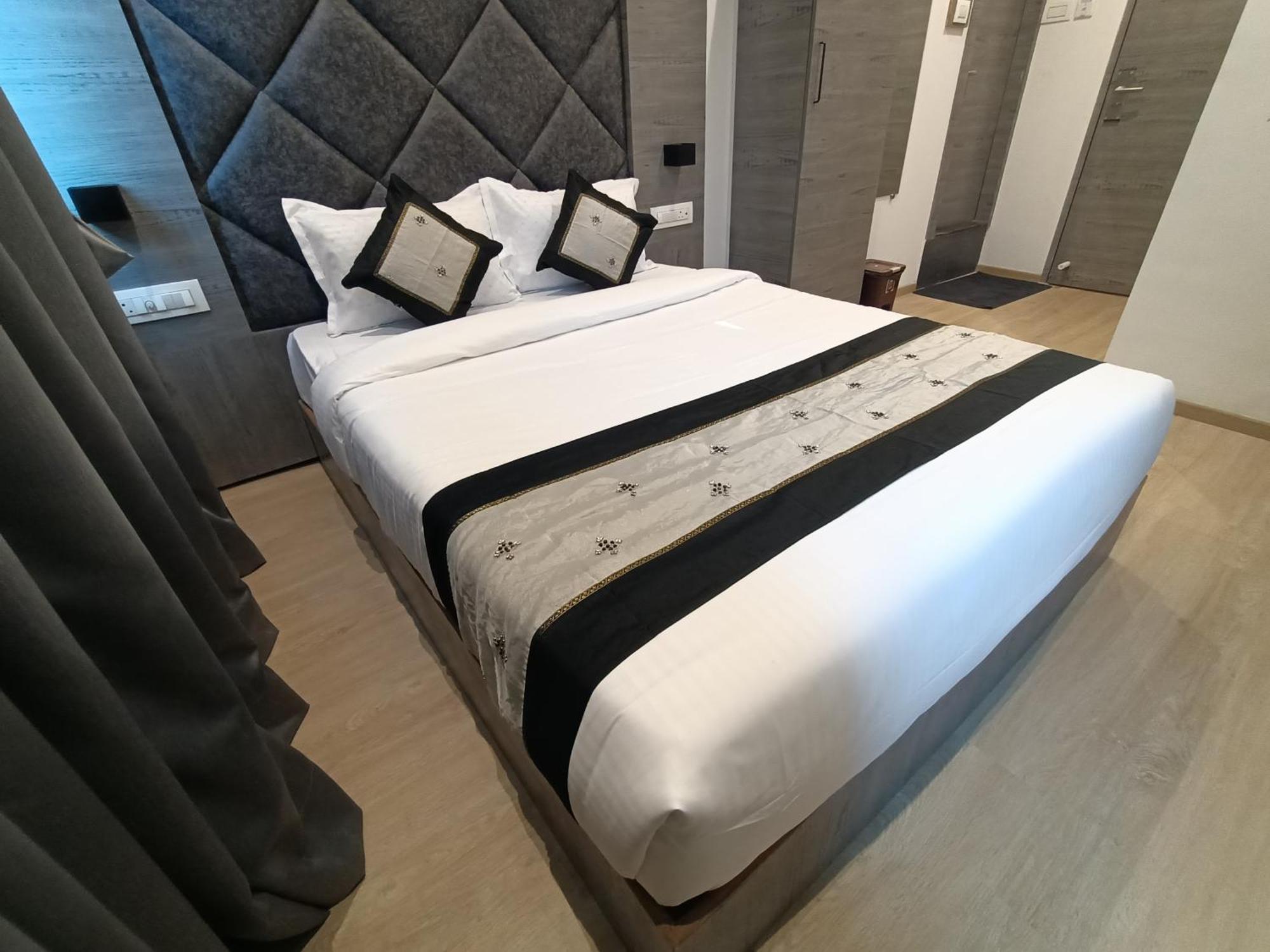 Hotel Beverly Palace Santacruz - Near Bkc - Mumbai Airport T1 Bagian luar foto