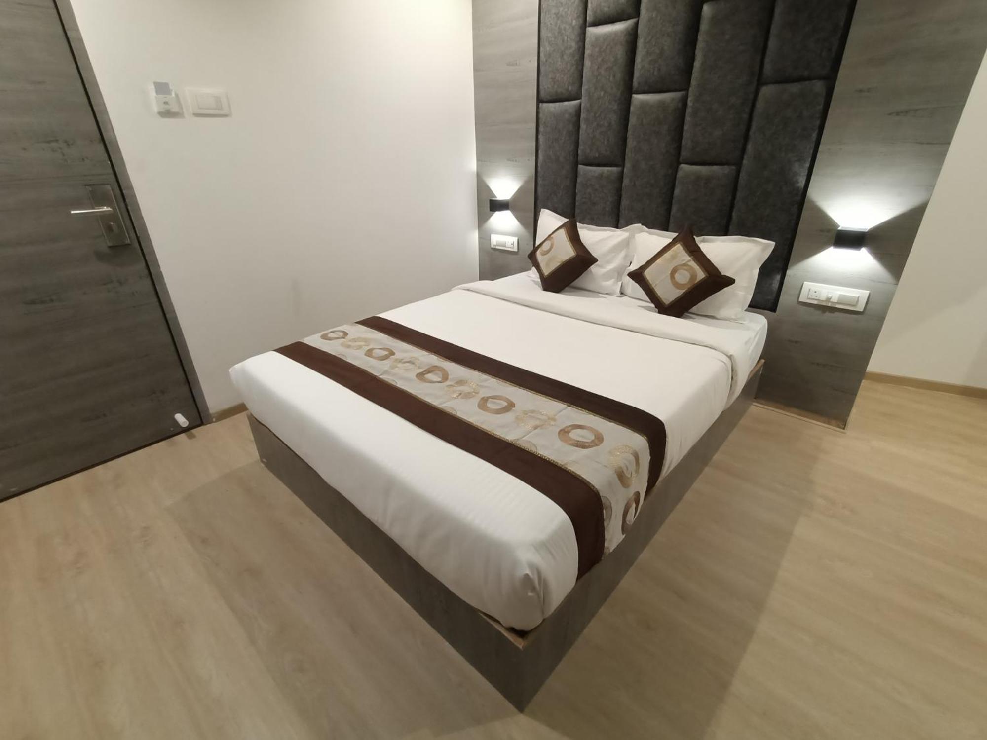 Hotel Beverly Palace Santacruz - Near Bkc - Mumbai Airport T1 Bagian luar foto