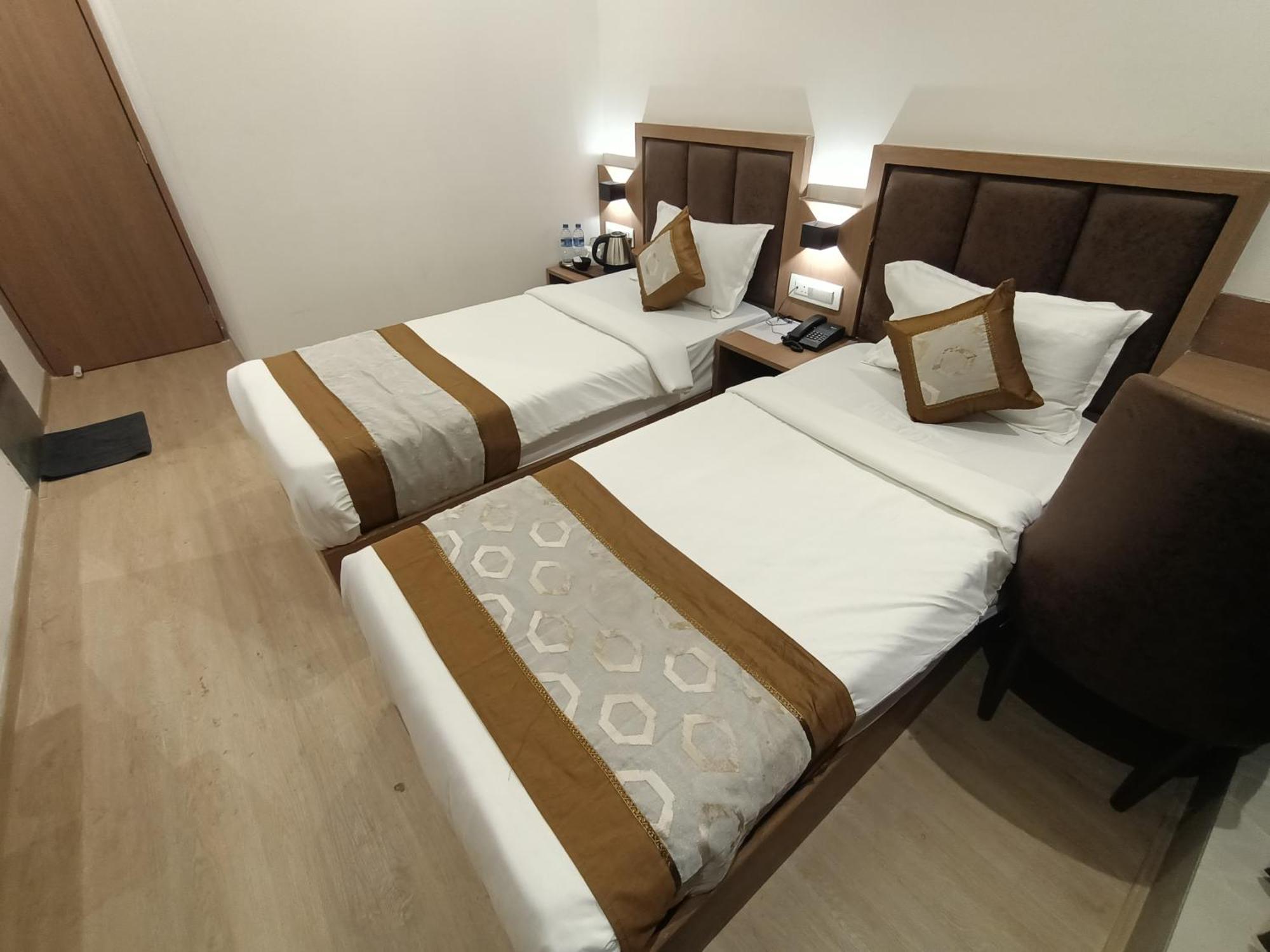 Hotel Beverly Palace Santacruz - Near Bkc - Mumbai Airport T1 Bagian luar foto