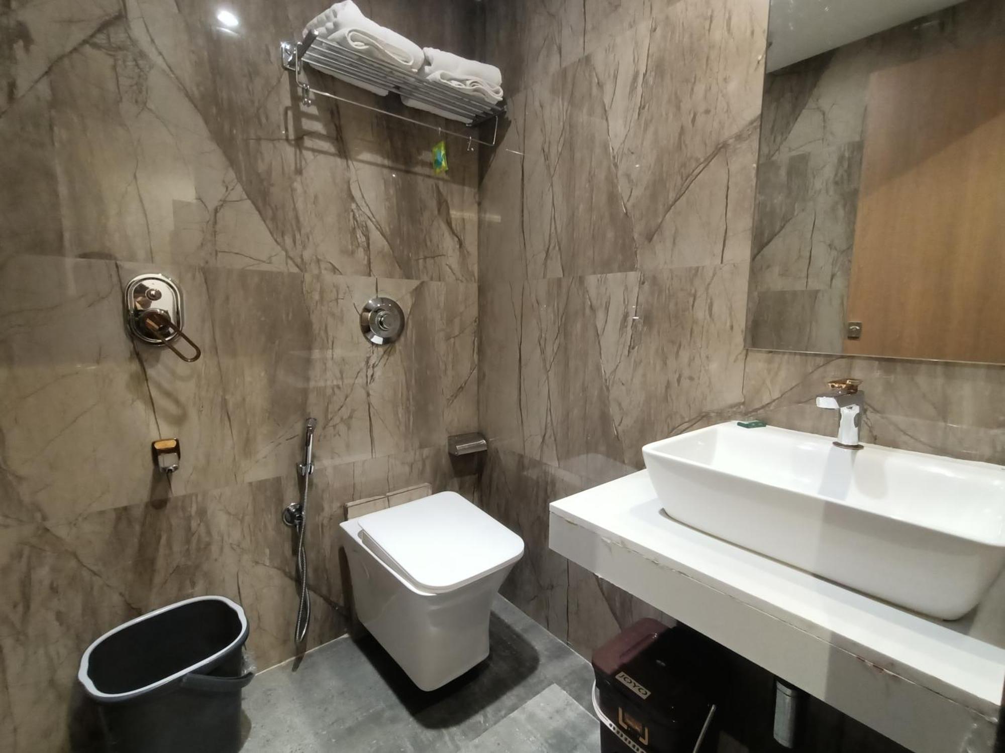 Hotel Beverly Palace Santacruz - Near Bkc - Mumbai Airport T1 Bagian luar foto