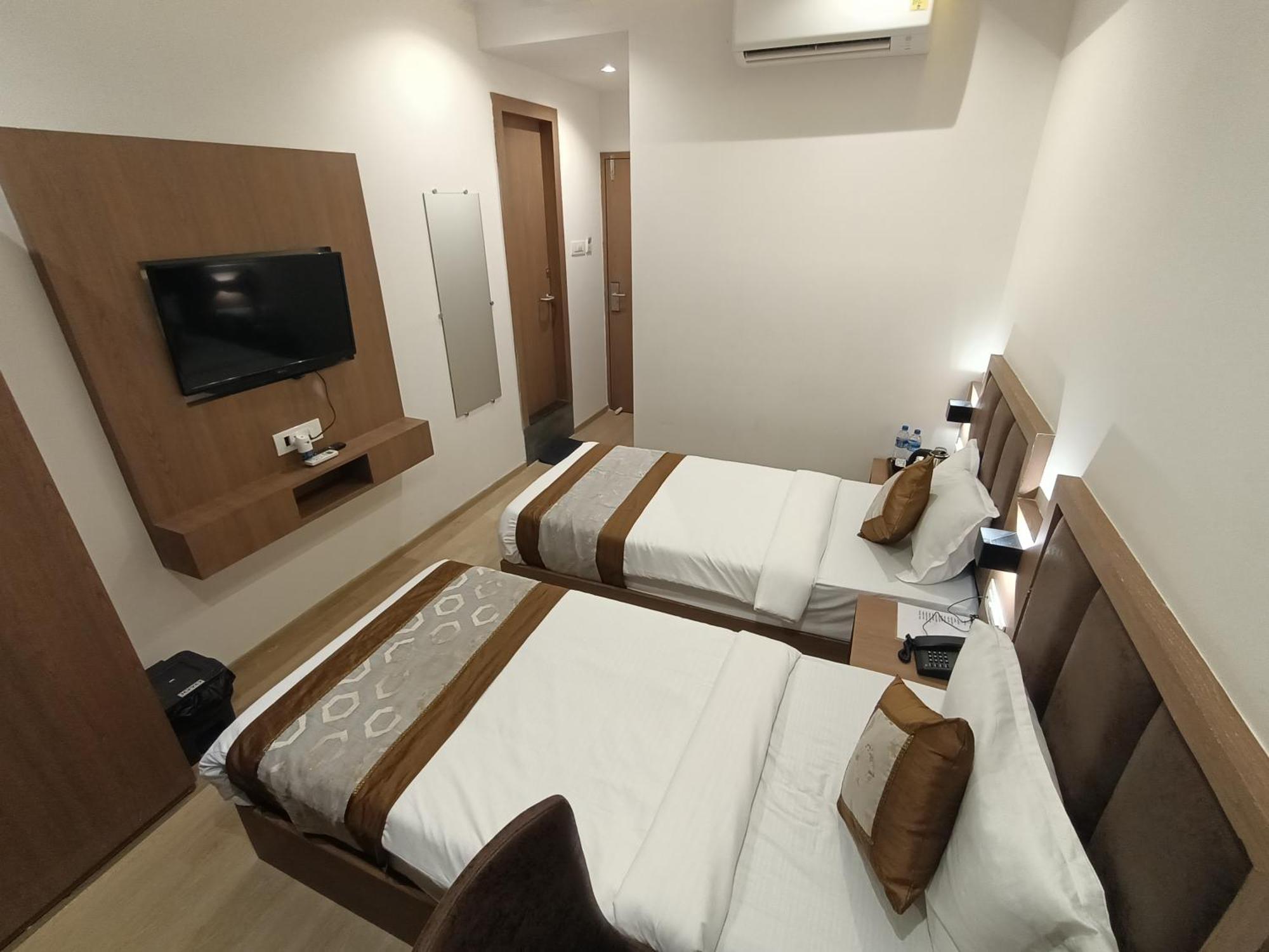 Hotel Beverly Palace Santacruz - Near Bkc - Mumbai Airport T1 Bagian luar foto