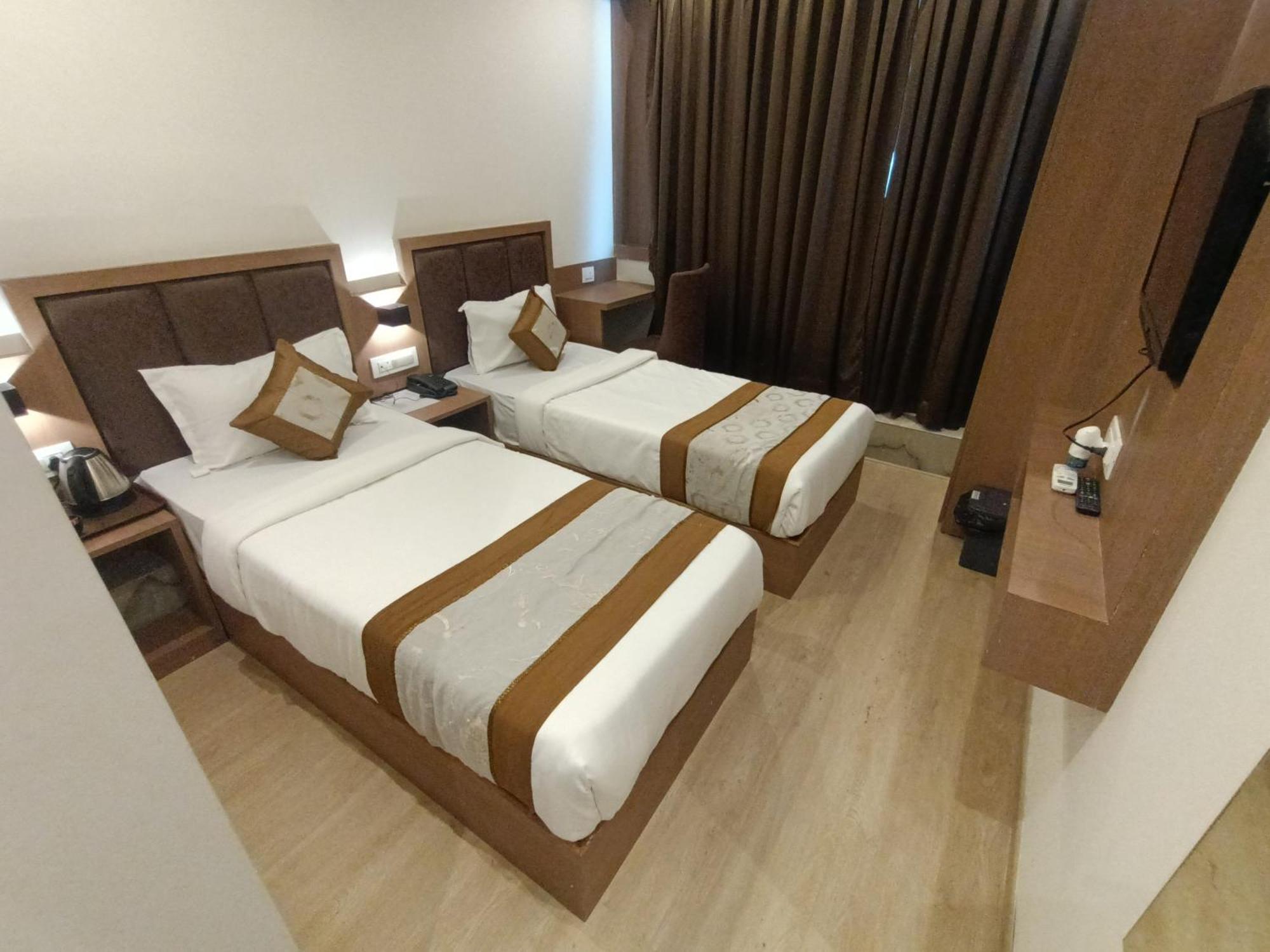 Hotel Beverly Palace Santacruz - Near Bkc - Mumbai Airport T1 Bagian luar foto
