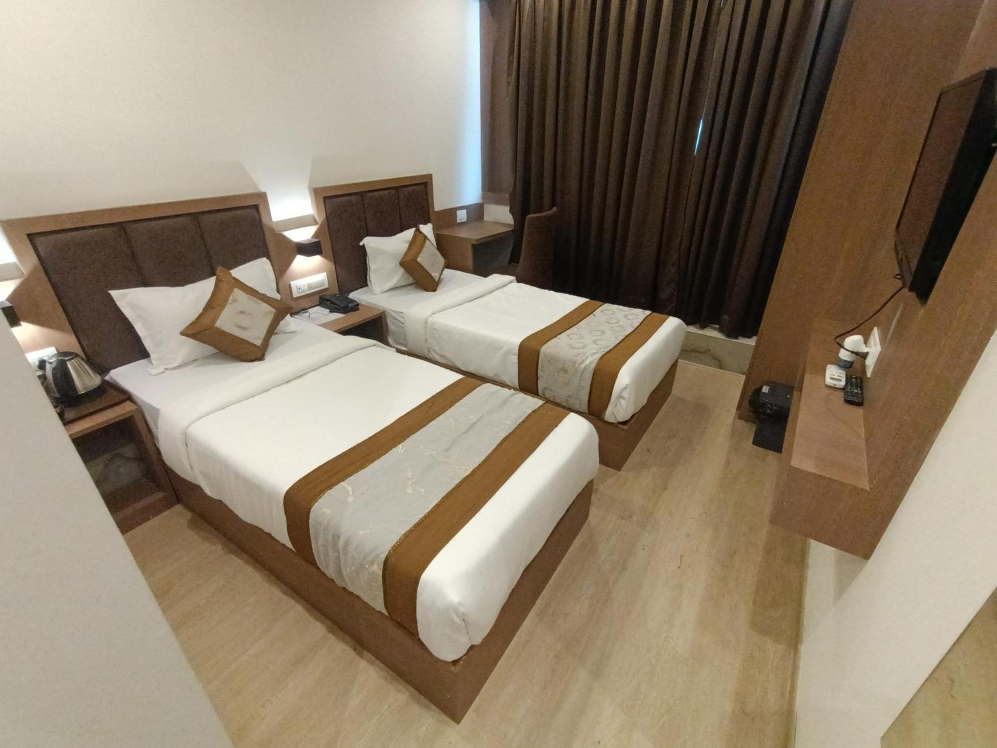 Hotel Beverly Palace Santacruz - Near Bkc - Mumbai Airport T1 Bagian luar foto