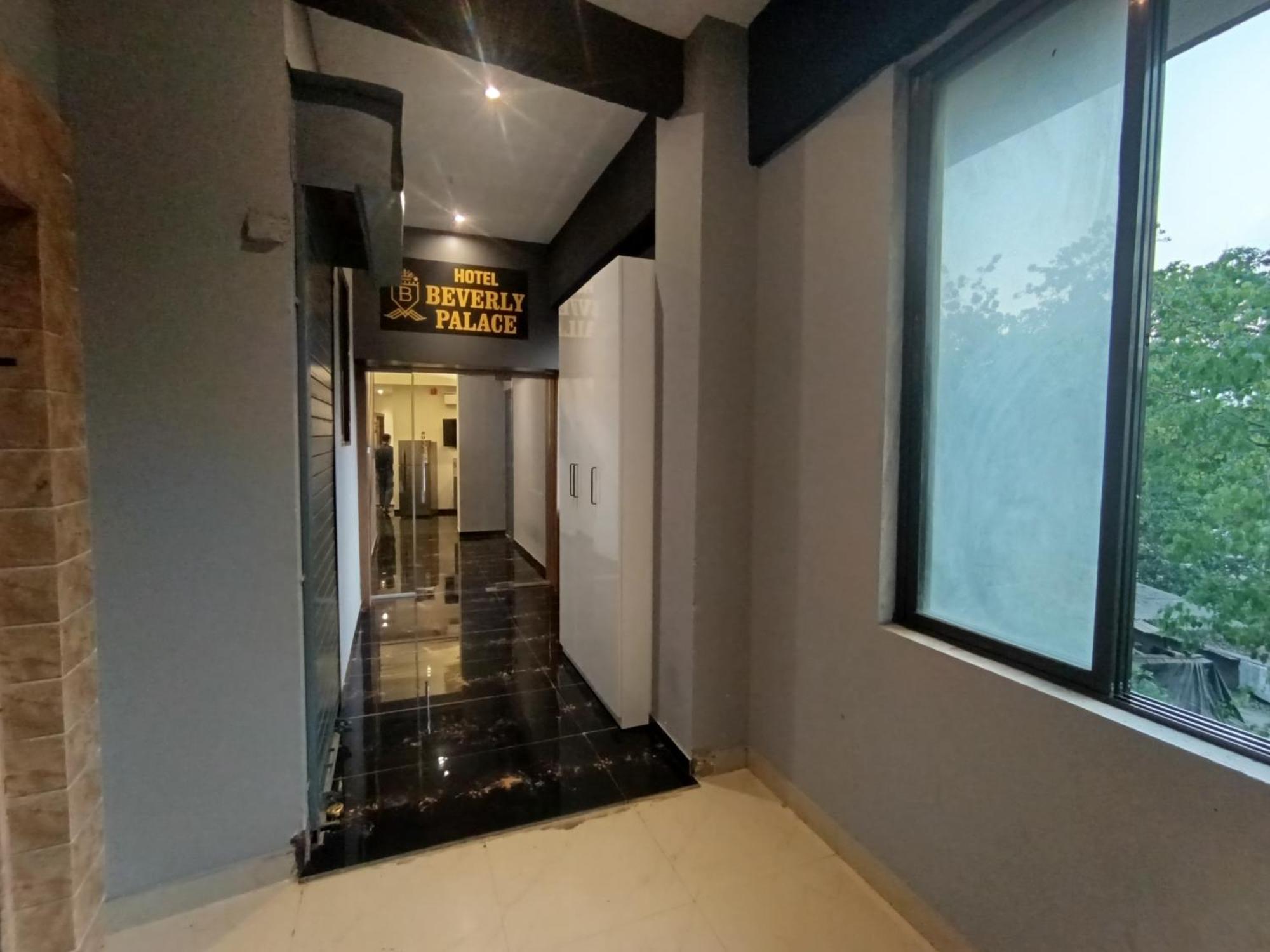 Hotel Beverly Palace Santacruz - Near Bkc - Mumbai Airport T1 Bagian luar foto